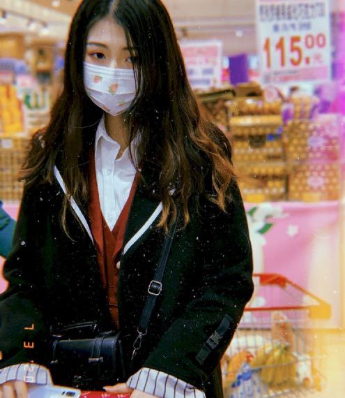 一部皇上吃宫女奶三级