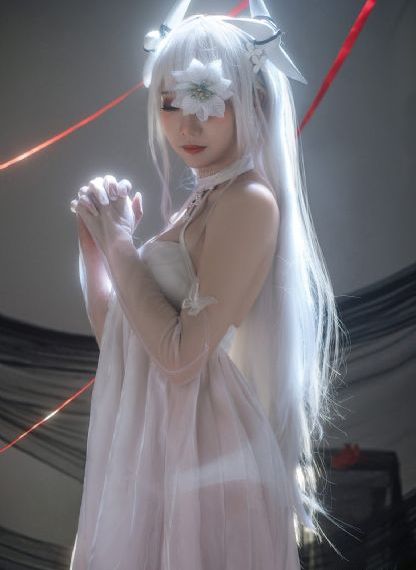 偷拍亚洲明星bbbbb撒尿