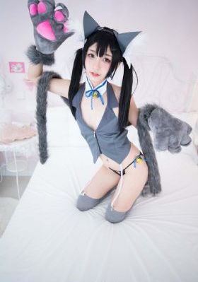 女女百合舌伸湿润腿间电影